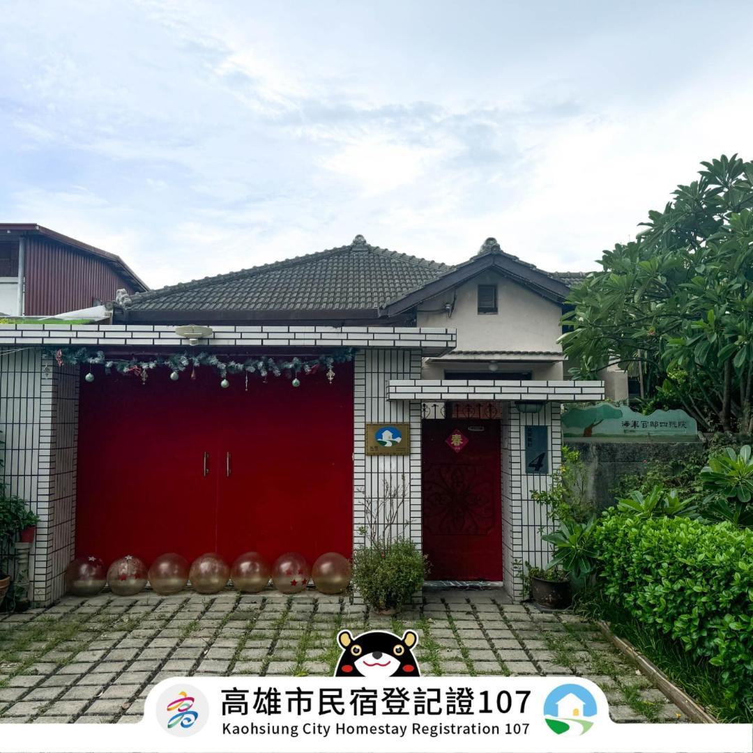 Naval Bureaucracy Apartment Kaohsiung Bagian luar foto