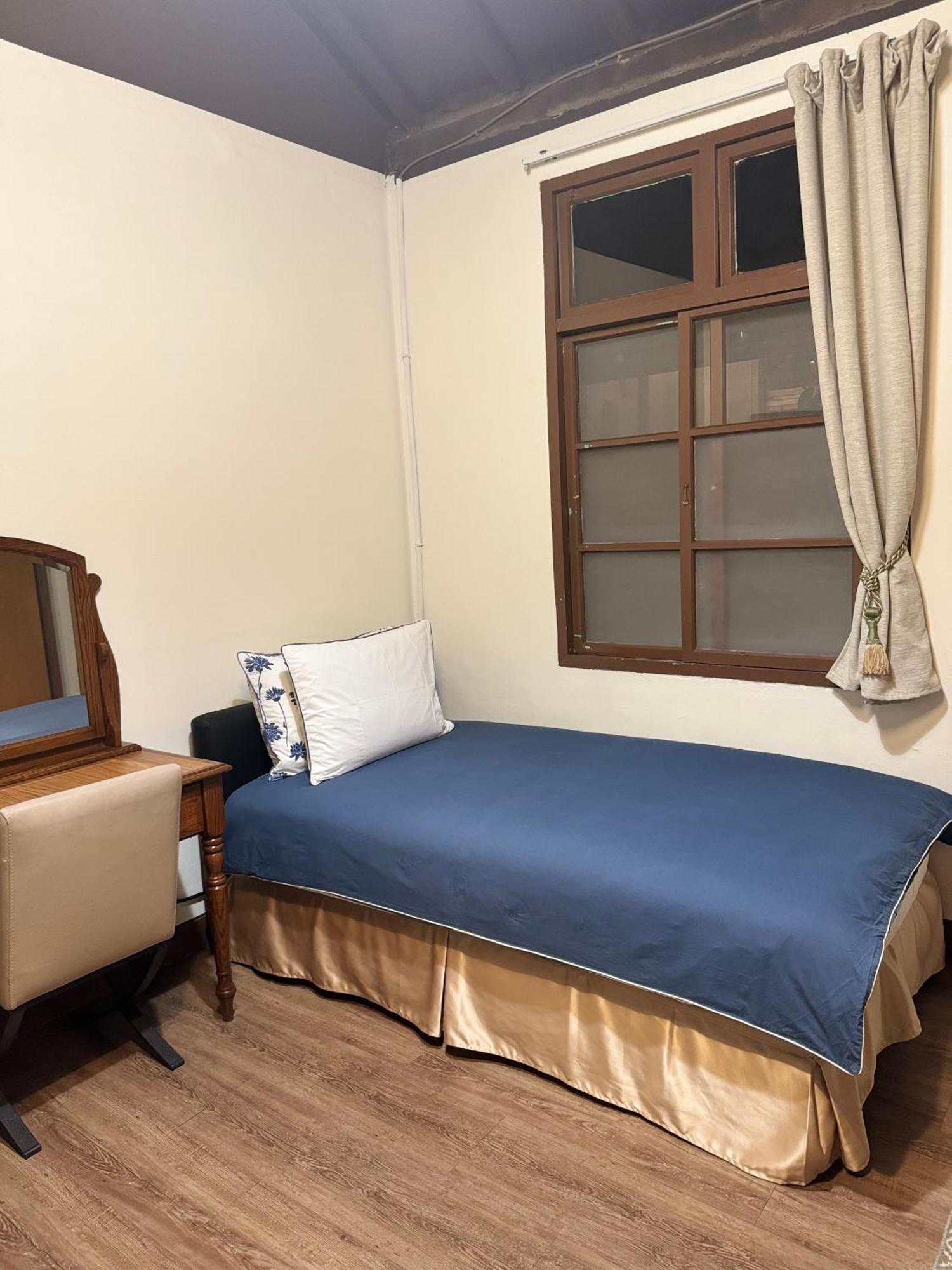 Naval Bureaucracy Apartment Kaohsiung Bagian luar foto